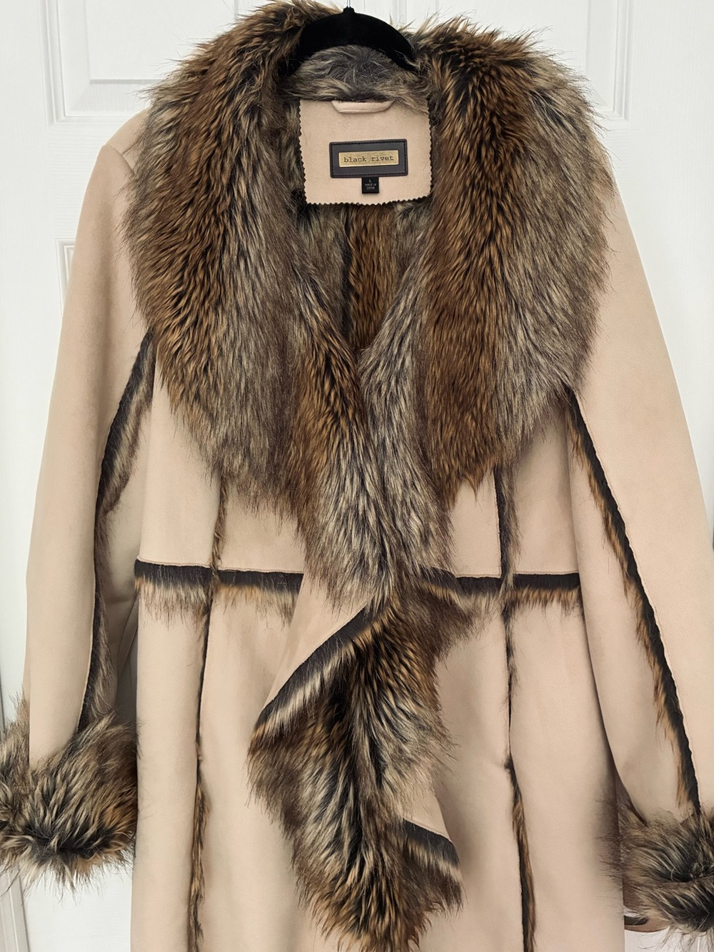 Black Rivet Faux Fur Suede Coat, Sz Large - Picture 3 of 15